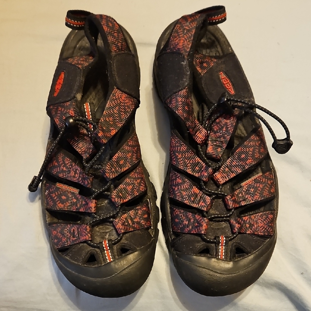 Keen Women's Black and Red Sandals